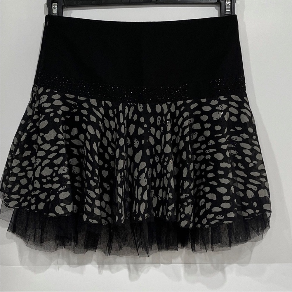 ETTUSA Skirt Black Sequin. side zipper leopard print, Size Large, New no tags .